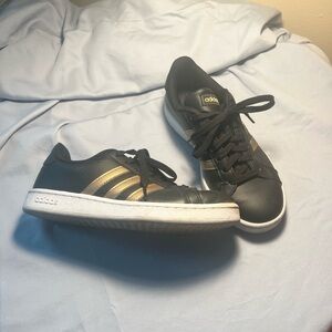 Adidas sneaker in black & gold size 6.5